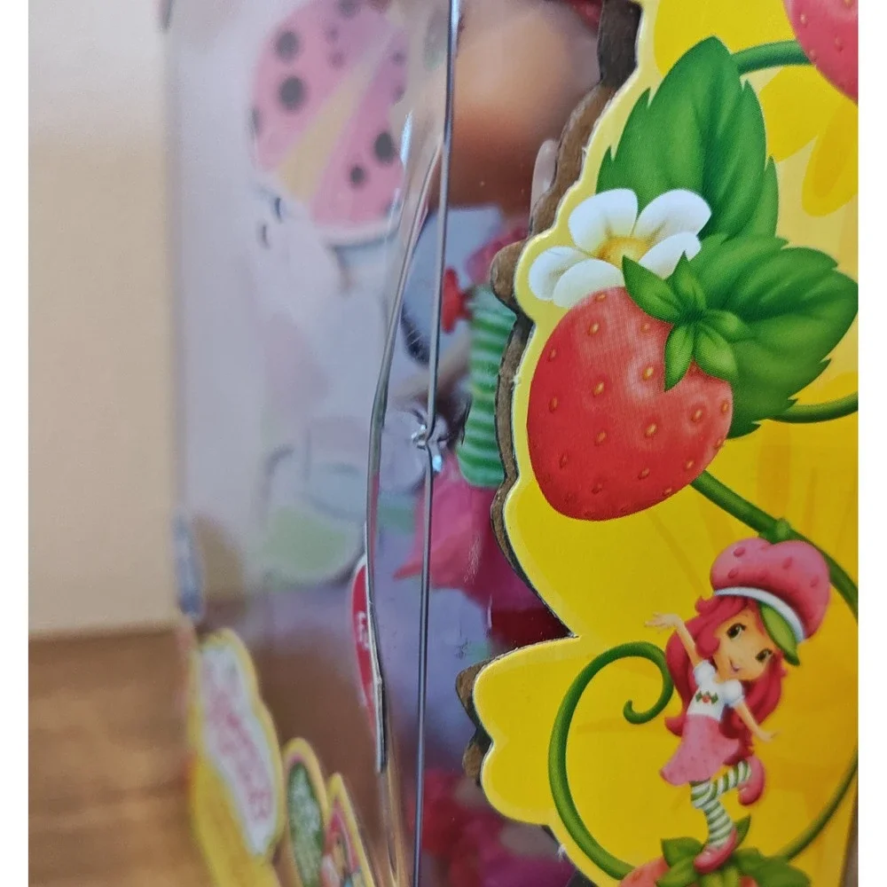 NIB Hasbro Strawberry Shortcake Garden Pretty Doll 6in Pink Green Scented 2012